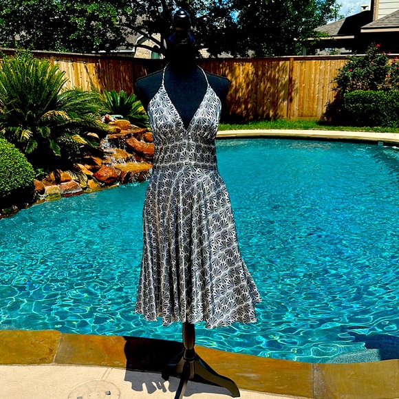 👗 Black & Silver shell print Halter Dress Size 5-6 - Picture 1 of 5